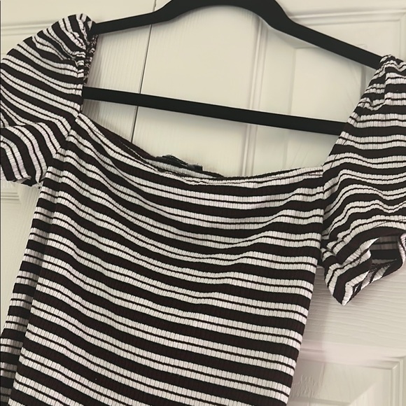 Off-Shoulder top - Picture 2 of 3